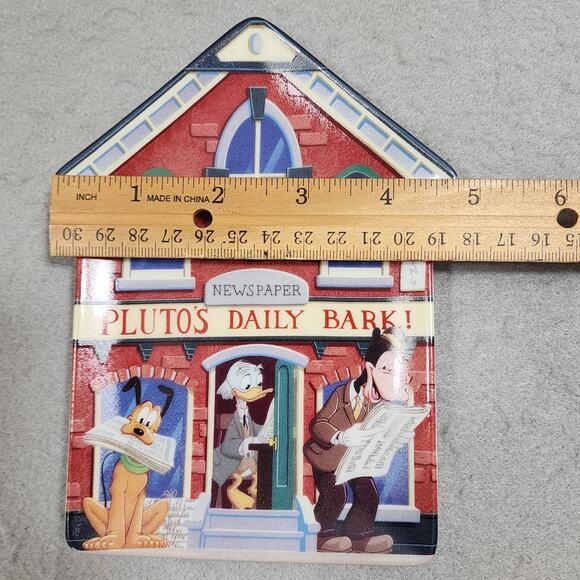 Plutos Daily Bark Plate 1821B Mickeys Village 4th Issue Disney Bradford Exchange - Picture 3 of 4